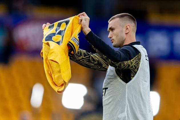 Wolverhampton Wanderers v Manchester City Premier League 16 08 2025. Jota Wolves 18 shirt held aloft after the Premier League match between Wolverhampton Wanderers and Manchester City at Molineux, Wolverhampton, England on 16 August 2025. Wolverhampton Molineux West Midlands England Editorial use only DataCo restrictions apply See www.football-dataco.com , Copyright: xManjitxNarotrax PSI-22617-0046