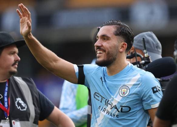 Wolverhampton Wanderers v Manchester City - Premier League Rayan Cherki of Manchester City waves at fans after the Premier League match between Wolverhampton Wanderers and Manchester City at Molineux on August 16, 2025 in Wolverhampton, England. Wolverhampton Molineux England United Kingdom Copyright: xNealxSimpson Sportsphoto APLx 14132950