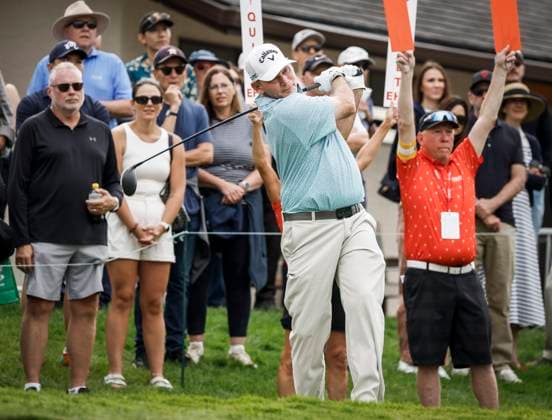 August 16, 2025, Calgary, Ab, CANADA: Tommy Gainey, of the United States, hits a tee shot on the first hole during the PGA, Golf Herren Tour Champions golf event in Calgary, Alta., Saturday, Aug. 16, 2025. Tommy Gainey - ZUMAc35_ 20250816_zaf_c35_077 Copyright: xJeffxMcintoshx