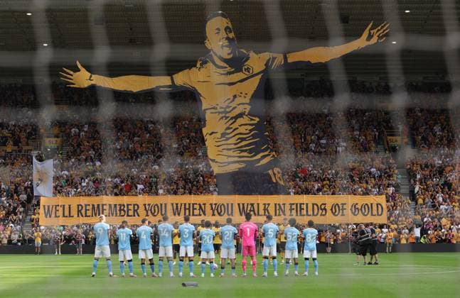 Tributes are paid to Diogo Jota ahead of kick off Wolverhampton Wanderers v Manchester City, Premier League, Football, Molineux, Wolverhampton, UK - 16 Aug 2025Wolverhampton Molineux United Kingdom EDITORIAL USE ONLY No use with unauthorised audio, video, data, fixture lists, club league logos or live services. Online in-match use limited to 120 images, no video emulation. No use in betting, games or single club league player publications. Copyright: xKieranxMcManus Shutterstockx 15444080dq