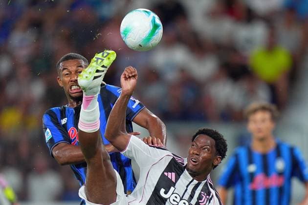 Juventus Jonathan David scores 0-1 during the Bortolotti trophy, soccer match between Atalanta and Juventus at Gewiss Stadium in Bergamo , North Italy - Saturday , August 16 , 2025 . - Soccer  Copyright: xSpada LaPressex