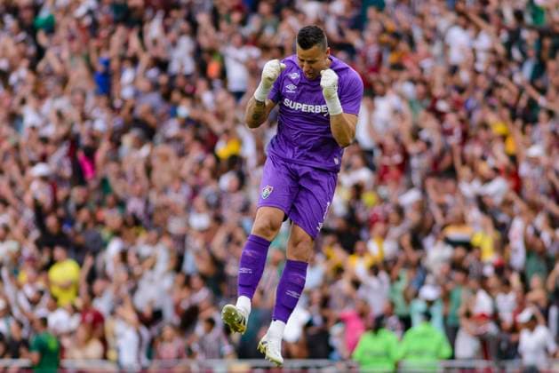 Rio de Janeiro, Brazil - August 16: Goalkeeper Fabio Deivson of Fluminense FC celebrates his team™s goal during the Brasileirao Betano 2025 match between Fluminense and Fortaleza at Estadio do Maracana on August 16, 2025 in Rio de Janeiro, Brazil. (Photo by Wanderson Colino Eurasia Images) Rio de Janeiro Estadio do Maracana Rio de Janeiro Brazil *** Rio de Janeiro, Brazil August 16 Goalkeeper Fabio Deivson of Fluminense FC celebrates his team™s goal during the Brasileirao Betano 2025 match between Fluminense and Fortaleza at Estadio do Maracana on August 16, 2025 in Rio de Janeiro, Brazil Photo by Wanderson Colino Eurasia Sport Images Rio de Janeiro Estadio do Maracana Rio de Janeiro Brazil Copyright: x x2025xEurasiaxSportxImagesx jp-en-EuSpIm-PHD_WAN_Fluminense_Fortaleza_16Aug2025_BR028
