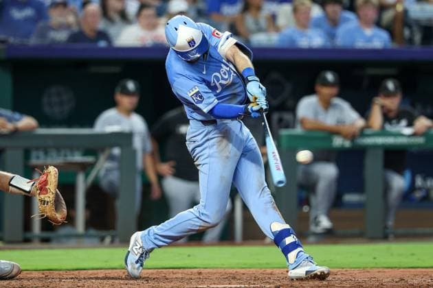 August 16, 2025: Kansas City Royals left fielder Nick Loftin (12) hits an RBI single against the Chicago White Sox during the sixth inning at Kauffman Stadium in Kansas City, MO. CSM Kansas City United States of America - ZUMAc04_ 20250816_zma_c04_184 Copyright: xDavidxSmithx