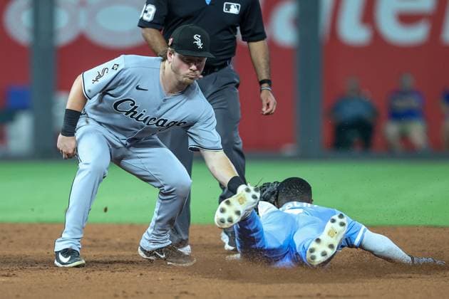 August 16, 2025: Chicago White Sox second baseman Chase Meidroth (10) tags out Kansas City Royals second baseman Tyler Tolbert (2) trying to steal second base during the eighth inning at Kauffman Stadium in Kansas City, MO. CSM Kansas City United States of America - ZUMAc04_ 20250816_zma_c04_249 Copyright: xDavidxSmithx