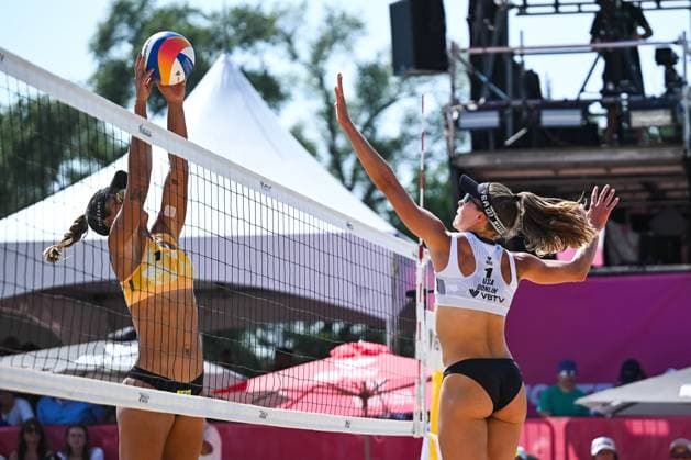 MONTREAL, QC - AUGUST 16: Thamela Coradello Galil (BRA) blocks Julia Donlin (USA) smash during a round of 12 match at Beach Pro Tour Montreal Elite 16 on August 16, 2025 at Parc Jean-Drapeau in Montreal, QC (Photo by David Kirouac Icon Sportswire) VOLLEYBALL: AUG 16 Beach Pro Tour Montreal Elite 16 EDITORIAL USE ONLY Icon250816147