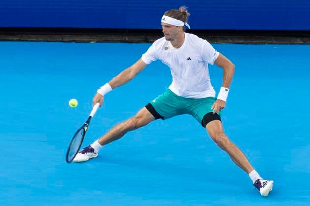 August 16, 2025, Mason, Ohio, USA: Mason, Ohio; Cincinnati Open Tennis Tournament - 2025 08 15 - Alexander (Sasha) Zverev plays a ball against opponent Carlos Alcaraz. - ZUMAPress Mason USA - ZUMAn24_ 20250816_zaf_n24_106 Copyright: xWallyxNellx