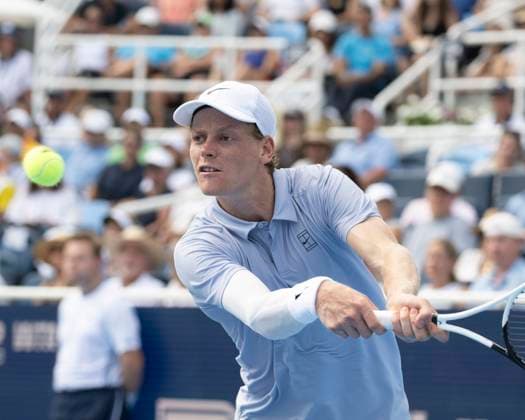 CINCINNATI, OH - AUGUST 16: Jannik Sinner (ITA) hits a backhand shot during the semifinals in the Cincinnati Open at the Lindner Family Tennis Center on August 16, 2025 in Mason, OH. (Photo by Shelley Lipton Icon Sportswire) TENNIS: AUG 16 Cincinnati Open EDITORIAL USE ONLY Icon250816346