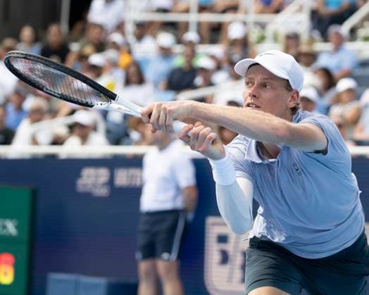 CINCINNATI, OH - AUGUST 16: Jannik Sinner (ITA) hits a backhand shot during the semifinals in the Cincinnati Open at the Lindner Family Tennis Center on August 16, 2025 in Mason, OH. (Photo by Shelley Lipton Icon Sportswire) TENNIS: AUG 16 Cincinnati Open EDITORIAL USE ONLY Icon250816348