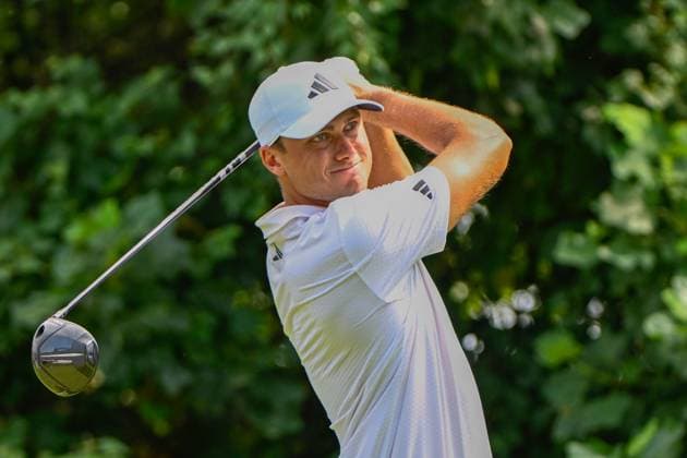 OWINGS MILLS, MD - AUGUST 16: Ludvig Aberg (SWE) watches his tee shot on 8 during the third round of the BMW Championship on August 16, 2025, at Caves Valley Golf Club, Owings Mills, Maryland. (Photo by Ken Murray Icon Sportswire) GOLF: AUG 16 PGA, Golf Herren FedEx Cup Playoffs - BMW Championship EDITORIAL USE ONLY Icon2508160163