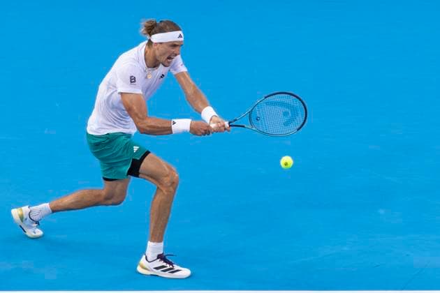 August 16, 2025, Mason, Ohio, USA: Mason, Ohio; Cincinnati Open Tennis Tournament - 2025 08 15 - Alexander (Sasha) Zverev plays a ball against opponent Carlos Alcaraz. - ZUMAPress Mason USA - ZUMAn24_ 20250816_zaf_n24_197 Copyright: xWallyxNellx