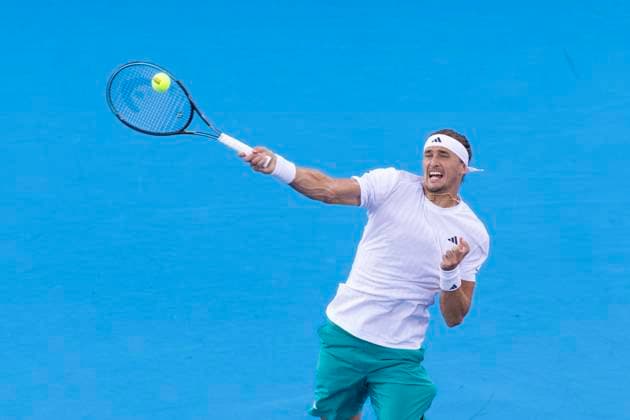 August 16, 2025, Mason, Ohio, USA: Mason, Ohio; Cincinnati Open Tennis Tournament - 2025 08 15 - Alexander (Sasha) Zverev plays a ball against opponent Carlos Alcaraz. - ZUMAPress Mason USA - ZUMAn24_ 20250816_zaf_n24_209 Copyright: xWallyxNellx