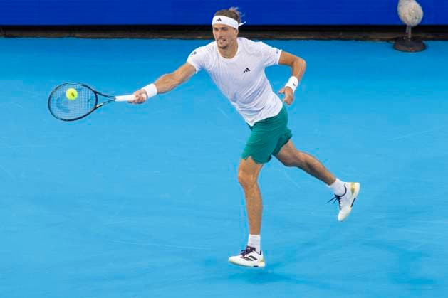 August 16, 2025, Mason, Ohio, USA: Mason, Ohio; Cincinnati Open Tennis Tournament - 2025 08 15 - Alexander (Sasha) Zverev plays a ball against opponent Carlos Alcaraz. - ZUMAPress Mason USA - ZUMAn24_ 20250816_zaf_n24_276 Copyright: xWallyxNellx