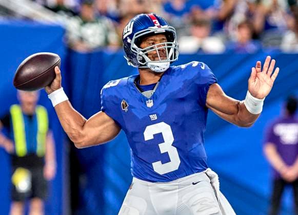 New York Giants quarterback Russell Wilson (3) drops back to pass during a preseason game against the New York Jets at MetLife Stadium in East Rutherford, New Jersey. CSM East Rutherford United States - ZUMAc04_ 20250816_zma_c04_395 Copyright: xDuncanxWilliamsx