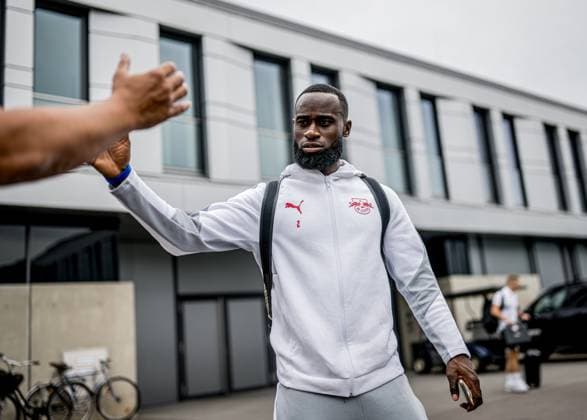 Leipzigs Lutsharel Geertruida. Abreise RB Leipzig zum Testspiel nach Lens (Frankreich). 8. August 2025: Leipzig, Red Bull Akademie. RB Leipzig - Abreise nach Lens