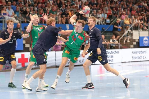 17.08.2025, xgox, Handball - Wartburg Cup SC Magdeburg - Skanderborg Handbold emspor, v.l. Felix Claar (Magdeburg, 7) wirft Tor, Torschuetze, erzielt Tor, Treffer, scores the goal Eisenach