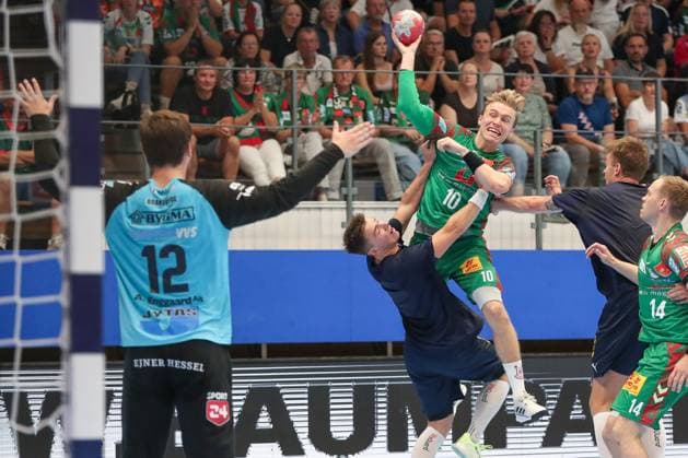 17.08.2025, xgox, Handball - Wartburg Cup SC Magdeburg - Skanderborg Handbold emspor, v.l. Gisli Thorgeir Kristjansson (Magdeburg, 10) wirft Tor, Torschuetze, erzielt Tor, Treffer, scores the goal Eisenach