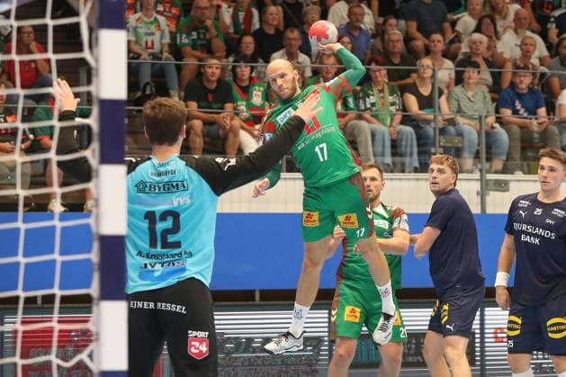 17.08.2025, xgox, Handball - Wartburg Cup SC Magdeburg - Skanderborg Handbold emspor, v.l. Tim Hornke (Magdeburg, 17) wirft Tor, Torschuetze, erzielt Tor, Treffer, scores the goal Eisenach