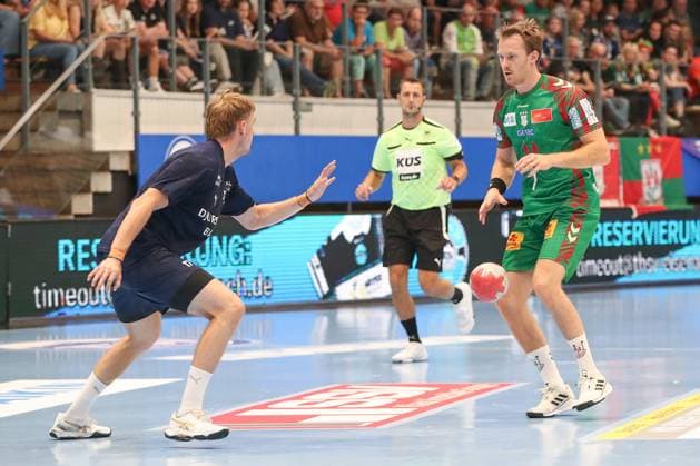 17.08.2025, xgox, Handball - Wartburg Cup SC Magdeburg - Skanderborg Handbold emspor, v.l. Felix Claar (Magdeburg, 7) am Ball, plays the ball Eisenach
