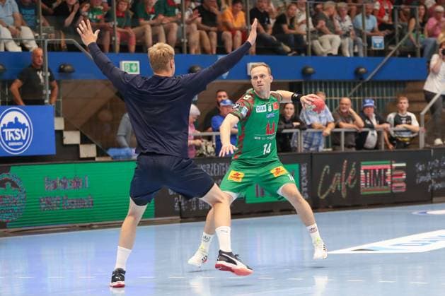 17.08.2025, xgox, Handball - Wartburg Cup SC Magdeburg - Skanderborg Handbold emspor, v.l. Omar Ingi Magnusson (Magdeburg, 14) wirft Tor, Torschuetze, erzielt Tor, Treffer, scores the goal Eisenach