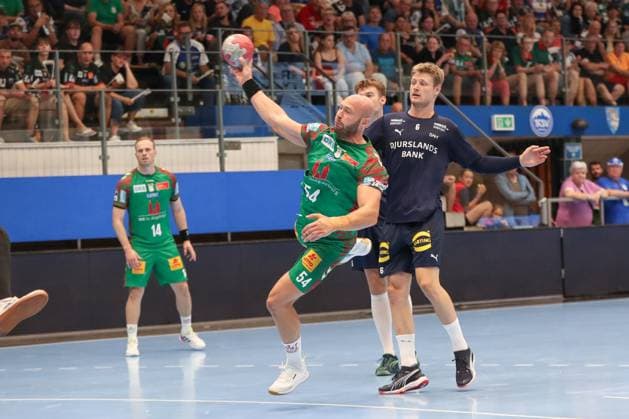 17.08.2025, xgox, Handball - Wartburg Cup SC Magdeburg - Skanderborg Handbold emspor, v.l. Oscar Bergendahl (Magdeburg, 54) wirft Tor, Torschuetze, erzielt Tor, Treffer, scores the goal Eisenach