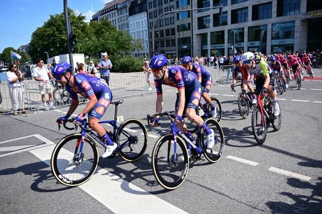 17.08.2025 xkhx Hamburg ADAC CYCLASSICS 2025 - Radsportevent - Binnenalster TEAM PICNIC POSTNL (TPP) 83 - COMBAUD Romain FRA 87 - ROOSEN Timo