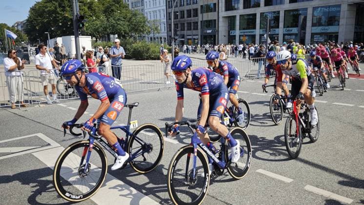 17.08.2025 xkhx Hamburg ADAC CYCLASSICS 2025 - Radsportevent - Binnenalster TEAM PICNIC POSTNL (TPP) 83 - COMBAUD Romain FRA 87 - ROOSEN Timo