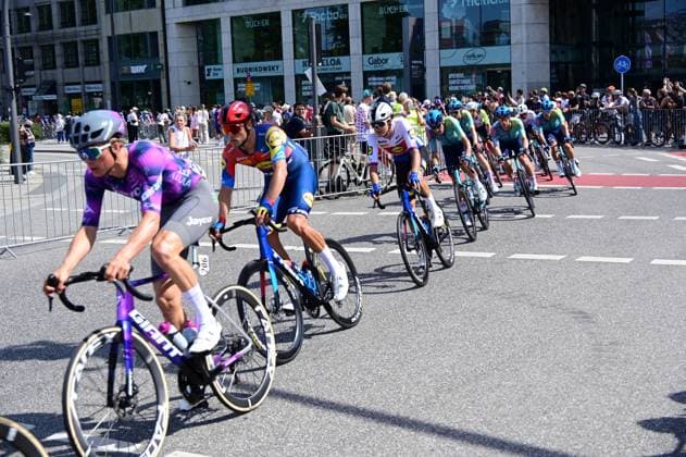 17.08.2025 xkhx Hamburg ADAC CYCLASSICS 2025 - Radsportevent - Binnenalster