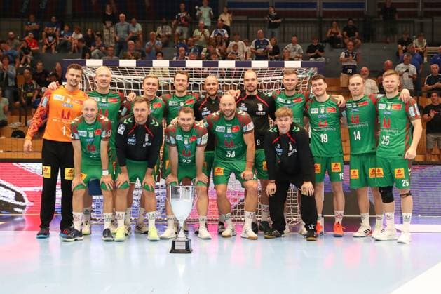 17.08.2025, xgox, Handball - Wartburg Cup SC Magdeburg - Skanderborg Handbold emspor, v.l. Magdeburg Jubel ueber den Sieg, Jubel nach Spielende, Gruppenbild, Mannschaftsbild Eisenach