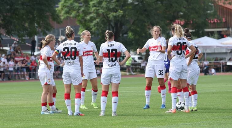 Stuttgart , DFB Pokal Frauen VfB Stuttgart vs. 1. FSV Mainz 05 , Mannschaft des VfB