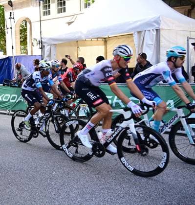 17.08.2025 xkhx Hamburg, Radsport ADAC CYCLASSICS 2025 - Radsportevent - 1. Zieldurchfahrt UAE TEAM EMIRATES XRG (UAD) 196 - POLITT Nils GER