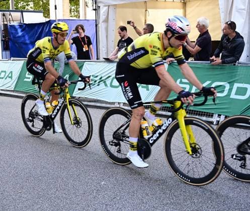 17.08.2025 xkhx Hamburg, Radsport ADAC CYCLASSICS 2025 - Radsportevent - 1. Zieldurchfahrt TEAM VISMA LEASE A BIKE (TVL) 1 - VAN AERT Wout BEL