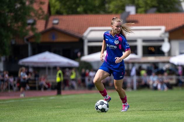 Maja Pageler (FSV Mainz 05, 37) am Ball, GER, VfB Stuttgart vs 1. FSV Mainz 05, Fussball Frauen DFB Pokal, Playoff, Saison 2025 2026, 17.08.2025 GER, VfB Stuttgart vs 1. FSV Mainz 05, Fussball Frauen DFB Pokal, Playoff, Saison 2025 2026, 17.08.2025 Bad Cannstatt Copyright: xEibner-Pressefoto Memmlerx EP_MMR