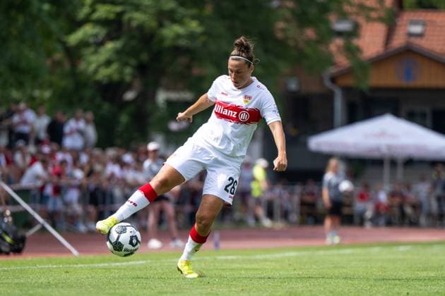 Nicole Billa (VfB Stuttgart, 26) am Ball, GER, VfB Stuttgart vs 1. FSV Mainz 05, Fussball Frauen DFB Pokal, Playoff, Saison 2025 2026, 17.08.2025 GER, VfB Stuttgart vs 1. FSV Mainz 05, Fussball Frauen DFB Pokal, Playoff, Saison 2025 2026, 17.08.2025 Bad Cannstatt Copyright: xEibner-Pressefoto Memmlerx EP_MMR
