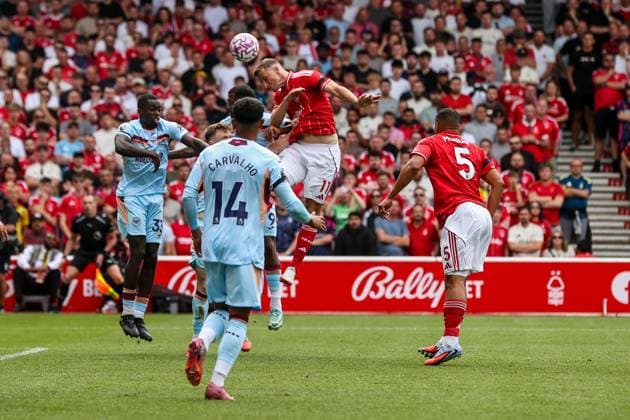 Premier League Nottingham Forest v Brentford Chris Wood of Nottingham Forest heads the ball during the Premier League match Nottingham Forest vs Brentford at City Ground, Nottingham, United Kingdom, 17th August 2025 (Photo by Alfie Cosgrove News Images) Nottingham City Ground Nottinghamshire United Kingdom Copyright: xAlfiexCosgrove NewsxImagesx