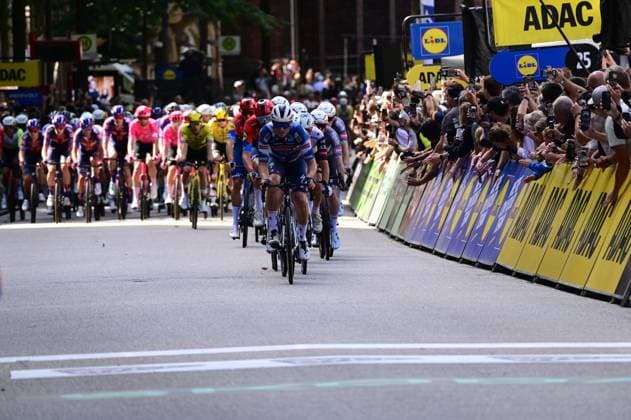 17.08.2025 xkhx Hamburg, Radsport ADAC CYCLASSICS 2025 - Radsportevent - 1. Zieldurchfahrt