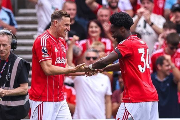 Nottingham Forest FC v Brentford FC, Premier League Chris Wood of Nottingham Forest celebrates his opening goal with Ola Aina of Nottingham Forest 1-0 during the Nottingham Forest FC v Brentford FC English Premier League match at the City Ground, Nottingham, United Kingdom on 17 August 2025 Credit: Ryan Crockett Every Second Media Editorial use only. All images are copyright Every Second Media Limited. No images may be reproduced without prior permission. All rights reserved. Premier League and Football League images are subject to licensing agreements with Football DataCo Limited. see https: www.football-dataco.com Copyright: xIMAGO EveryxSecondxMediax ESM-1555-0028 RyanxCrockettx xEveryxSecondxMediax