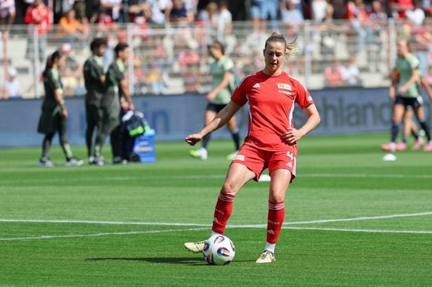 1. Bundesliga Frauen (Testspiel) : Union Berlin - Real Madrid Anna Aehling (Union Berlin 4), während der Begegnung in der 1. Bundesliga Frauen (Testspiel) : Union Berlin - Real Madrid in Berlin, Stadion An der alten Försterei , am 17.08.2025. DFB regulations prohibit any use of photographs as image sequences and or quasi video. Copyright: xBEAUTIFULxSPORTS Frankex