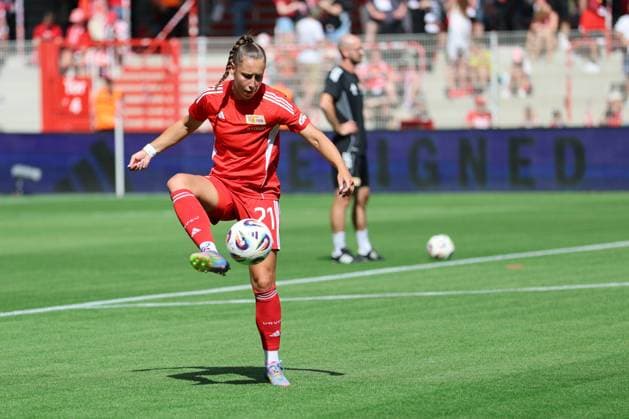 1. Bundesliga Frauen (Testspiel) : Union Berlin - Real Madrid Anna Weiß (Union Berlin 21), während der Begegnung in der 1. Bundesliga Frauen (Testspiel) : Union Berlin - Real Madrid in Berlin, Stadion An der alten Försterei , am 17.08.2025. DFB regulations prohibit any use of photographs as image sequences and or quasi video. Copyright: xBEAUTIFULxSPORTS Frankex