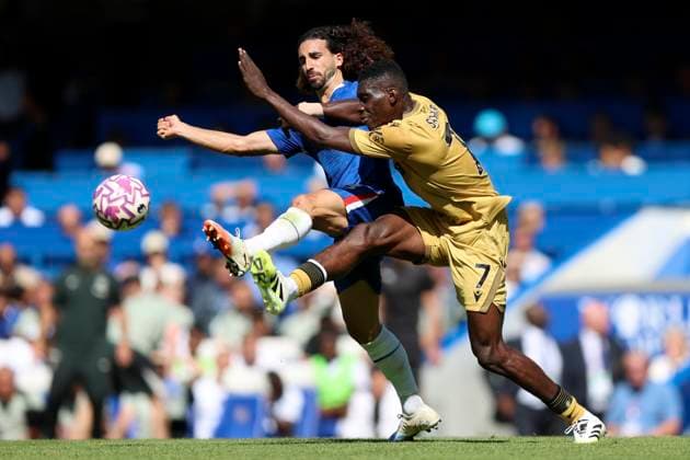 Chelsea v Crystal Palace - Premier League Marc Cucurella of Chelsea and Ismaila Sarr of Crystal Palace challenge during the Premier League match between Chelsea and Crystal Palace at Stamford Bridge on August 17, 2025 in London, England. London Stamford Bridge England United Kingdom Copyright: xNigelxFrench Sportsphoto APLx 14132983