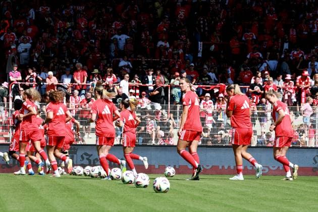 DEU, 2.BL, Frauen, 1.FC Union vs. Real Madrid, 17.08.2025, Stadion Alte Foersterei, Berlin, DEU, 2.BL, Frauen, 1.FC Union vs. Real Madrid, im Bild: Union-Spielerinnenkreis DFL - regulations prohibit any use of Photographs as image sequences and or quasi-video