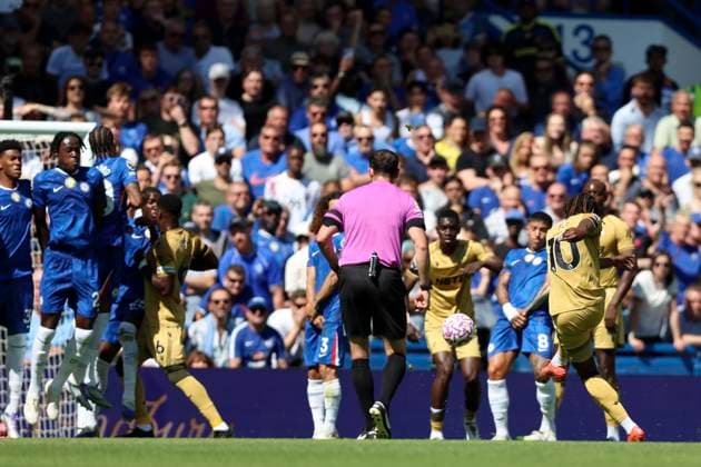Chelsea v Crystal Palace - Premier League Eberechi Eze of Crystal Palace scores but the goal is later disallowed by VAR during the Premier League match between Chelsea and Crystal Palace at Stamford Bridge on August 17, 2025 in London, England. London Stamford Bridge England United Kingdom Copyright: xNigelxFrench Sportsphoto APLx 14132984