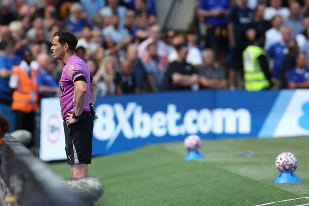 17th August 2025; Stamford Bridge, Chelsea, London, England: Premier League Football, Chelsea versus Crystal Palace; referee Darren England at the pitch side monitor for a VAR review resulting in overturning Eberechi Eze of Crystal Palace goal from a free kick for Marc Guehi of Crystal Palace being too close to the Chelsea defensive wall  KatiexChan