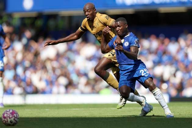 Chelsea v Crystal Palace - Premier League Jean-Philippe Mateta of Crystal Palace and Moises Caicedo of Chelsea challenge during the Premier League match between Chelsea and Crystal Palace at Stamford Bridge on August 17, 2025 in London, England. London Stamford Bridge England United Kingdom Copyright: xNigelxFrench Sportsphoto APLx 14132989