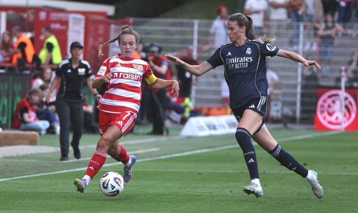 Lisa Heiseler am Ball, Bella Andersson Zweikampf Spielszene Aktion Fußball Fussball Testspiel Frauen Damen Bundesliga Saison 2025 2026 17.08.2025 1.FC Union Berlin vs Real Madrid CF DFL regulations prohibit any use of photographs as image sequences and or quasi-video