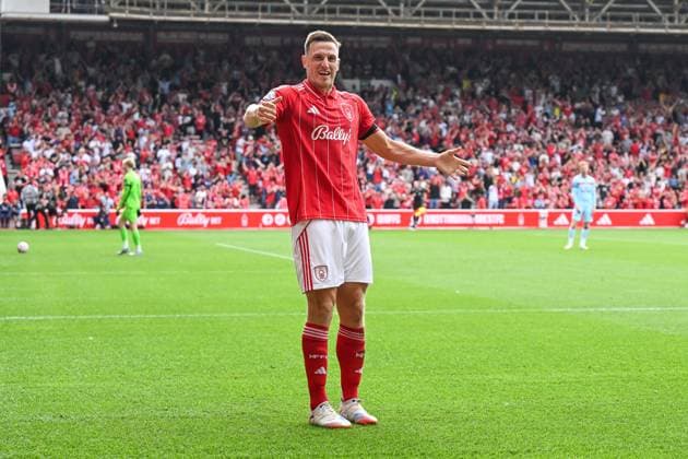 Nottingham, England, 17th August 2025. Chris Wood of Nottingham Forest shoots on goal but its saved by 3-0 during the Nottingham Forest vs Brentford Premier League match at the City Ground, Nottingham. Picture credit should read: Craig Thomas Sportimage EDITORIAL USE ONLY. No use with unauthorised audio, video, data, fixture lists, club league logos or live services. Online in-match use limited to 120 images, no video emulation. No use in betting, games or single club league player publications. SPI_041_CT_Nottingham_Forest_v_Brentford SPI-4071-0041