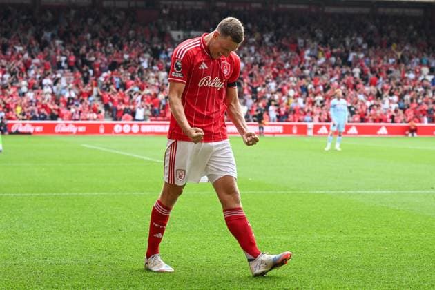 Nottingham, England, 17th August 2025. Chris Wood of Nottingham Forest shoots on goal but its saved by 3-0 during the Nottingham Forest vs Brentford Premier League match at the City Ground, Nottingham. Picture credit should read: Craig Thomas Sportimage EDITORIAL USE ONLY. No use with unauthorised audio, video, data, fixture lists, club league logos or live services. Online in-match use limited to 120 images, no video emulation. No use in betting, games or single club league player publications. SPI_042_CT_Nottingham_Forest_v_Brentford SPI-4071-0042