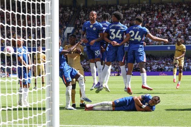 Chelsea v Crystal Palace 17 August 2025, London - Premier League Football - Chelsea v Crystal Palace - Eberechi Eze of Crystal Palace scores from a free-kick but a foul on the Chelsea defensive wall by Marc Guehi leads to the goal being disallowed - Photo: Charlotte Wilson Offside. London UK Copyright: xCharlottexWilsonx xOffsidexOffside