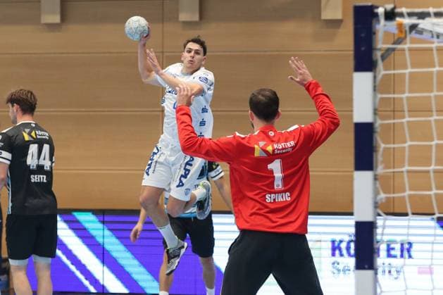 17.08.2025, xgox, Handball - Wartburg Cup ThSV Eisenach - TBV Lemgo-Lippe emspor, v.l. Samuel Zehnder (Lemgo, 4) wirft Tor, Torschuetze, erzielt Tor, Treffer, scores the goal Eisenach