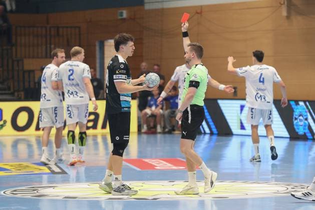 17.08.2025, xgox, Handball - Wartburg Cup ThSV Eisenach - TBV Lemgo-Lippe emspor, v.l. Tillman Leu (Eisenach, 99) Rote Karte, Platzverweis, sent off Eisenach