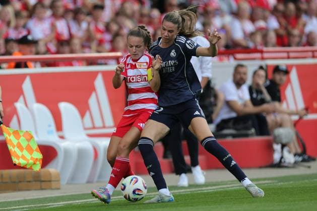 1. Bundesliga Frauen (Testspiel) : Union Berlin - Real Madrid Lisa Heiseler (Union Berlin 7) im Zweikampf mit Bella Andersson (Real Madrid 22), während der Begegnung in der 1. Bundesliga Frauen (Testspiel) : Union Berlin - Real Madrid in Berlin, Stadion An der alten Försterei , am 17.08.2025. DFB regulations prohibit any use of photographs as image sequences and or quasi video. Copyright: xBEAUTIFULxSPORTS Frankex